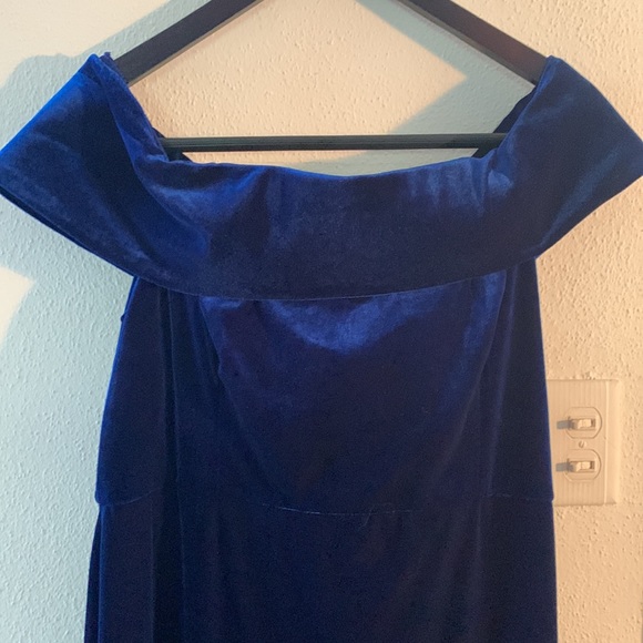 NWT Calvin Klein Off the Shoulder velvet dress - no longer available at Macy’s - Picture 2 of 5